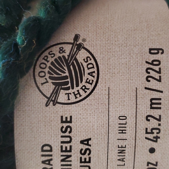 LOOPS & THREAD Green Chunky Braid Yarn-Grande-49.4 yards-7.9 oz-NEW - Picture 3 of 8